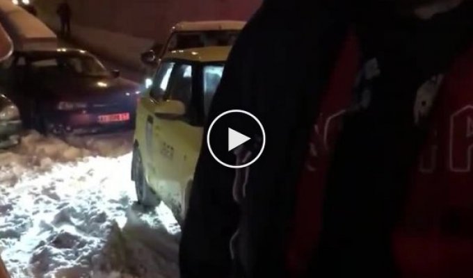 В Киеве горе-таксист оскорбил и угрожал киевлянке