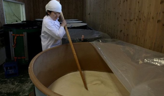 Производство саке (15 фото)