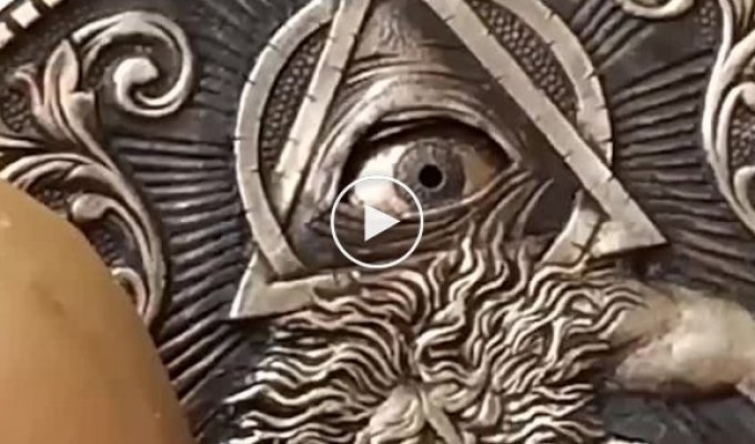 Уральский мастер из Екатеринбурга, Роман Бутин, создает невероятные монеты
