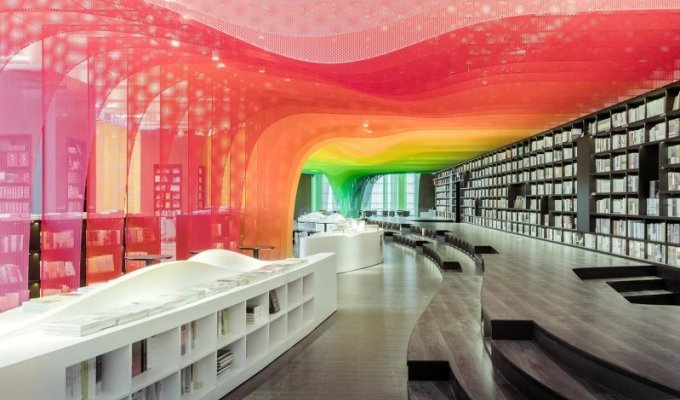 Книжный магазин будущего с фантастическим дизайном (14 фото)