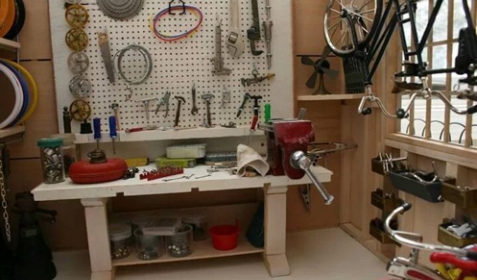 Велосипедная мастерская в миниатюре (6 фото)
