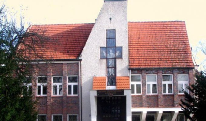Странный обряд посвящения в польской католической школе (30 фото)