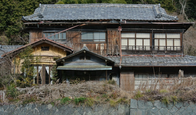 «Мусорные дома» - 14% всех домов в Японии пустует (7 фото)