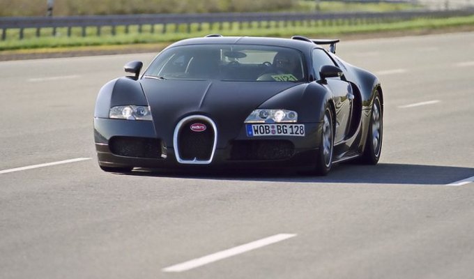 Самый быстрый в мире автомобиль Bugatti Veyron (8 фото)