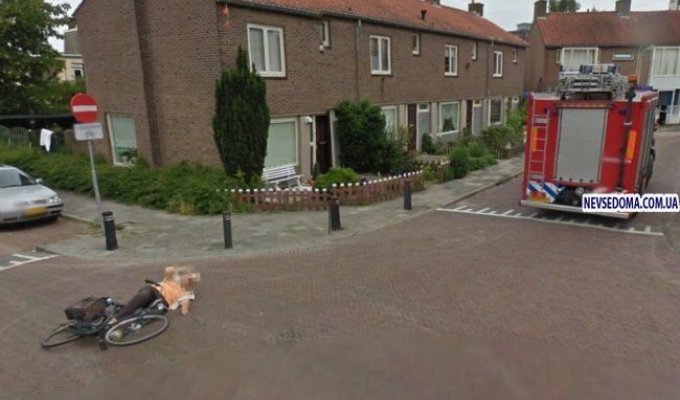 Google Street View засек как сбили старушку (4 фото)