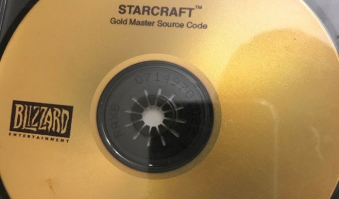 Blizzard осыпала подарками человека, который нашёл исходный код первой StarCraft (2 фото)