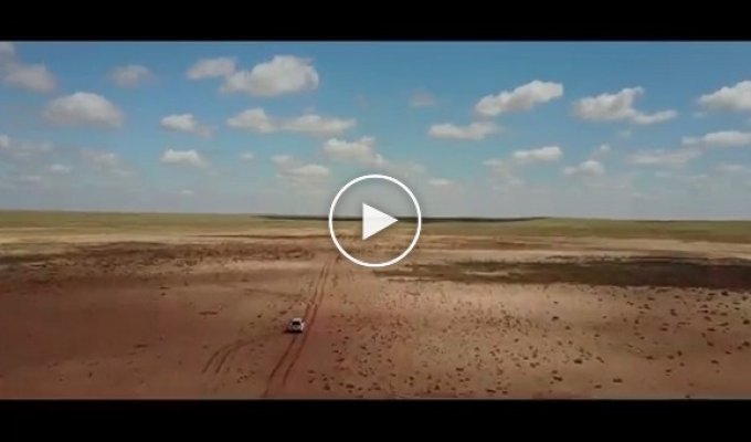 Видео о заброшенном ангаре в казахстанской степи