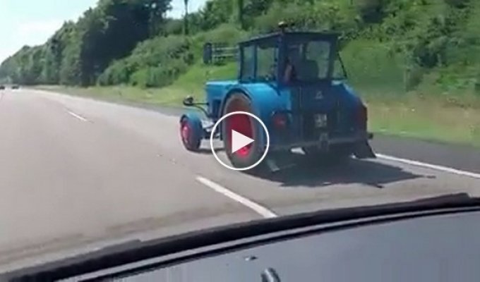 Немецкий трактор, который едет 110 киллометров в час