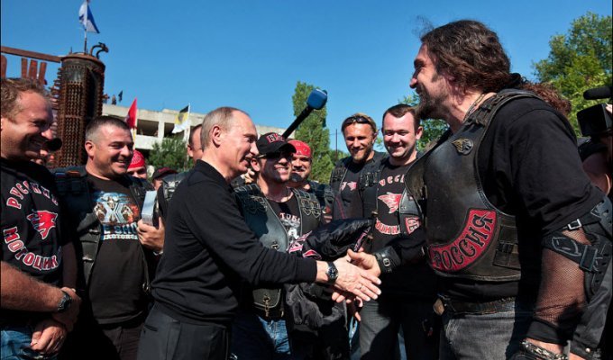 Визит Путина в лагерь байкеров под Севастополем (18 фото)