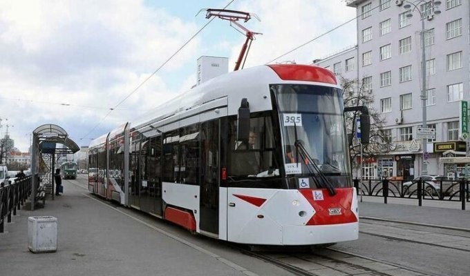 В Екатеринбурге приступили к испытанию опытного образца низкопольного трамвая УВЗ на 320 мест (9 фото + 1 видео)