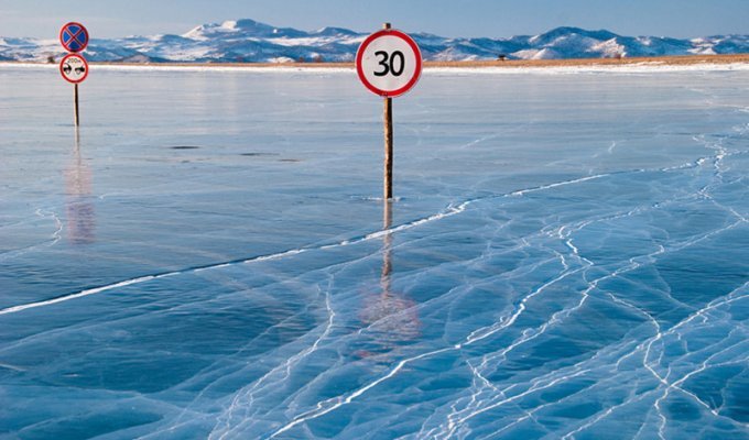 Замерзший Байкал. Фантастика (20 фото)