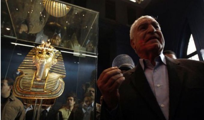 В Каире подросток нашел бесценную статую фараона (14 фото)