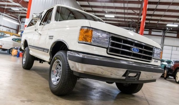 30-летний Ford Bronco без пробега продается в США (40 фото + 2 видео)