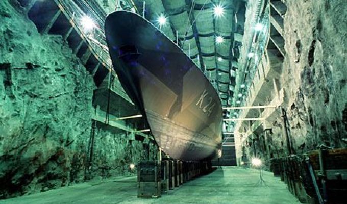 Секретные базы подводных лодок (18 фотографий)