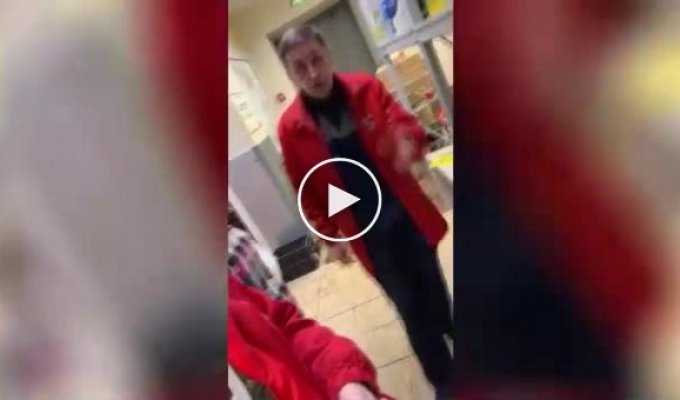 Сотрудники магазина напали на парня, который указал на просроченные продукты