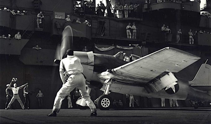 Машина времени. Авианосец Йорктаун, 1943 год (18 фото)
