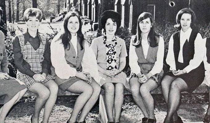Мини-юбки 60-х и 70-х годов прошлого времени (27 фото)