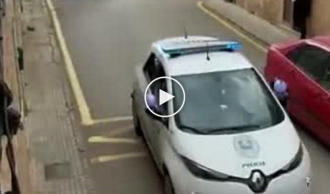 Чем занимается испанская полиция во время карантина