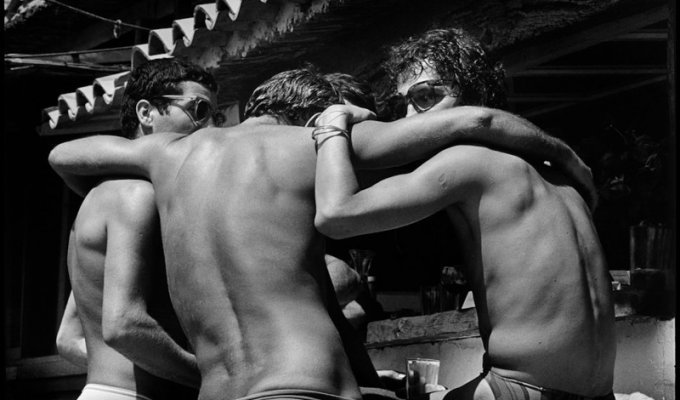 Лето 1978 на пляжах Сен-Тропе с Эллиоттом Эрвиттом (48 фото) (эротика)