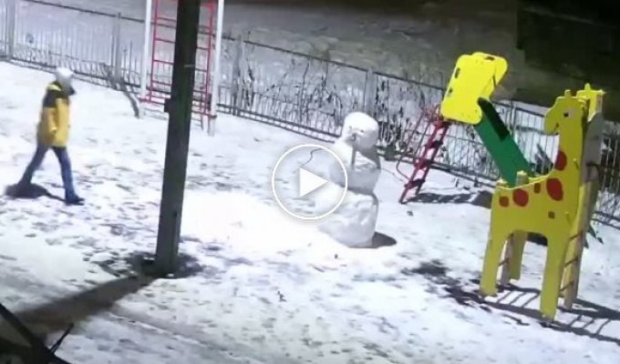 Неравный бой со снеговиком