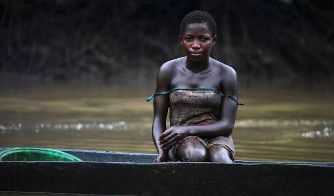 Нефтяные пираты Нигерии (10 фото)