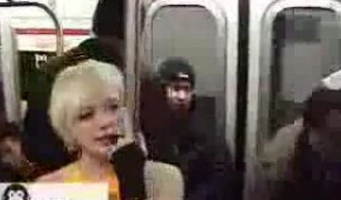 Стриптиз в метро
