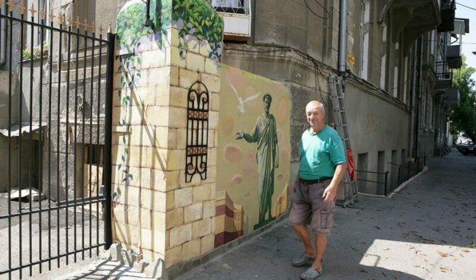Бери пример: одесский пенсионер превратил свой двор в арт-пространство (29 фото)