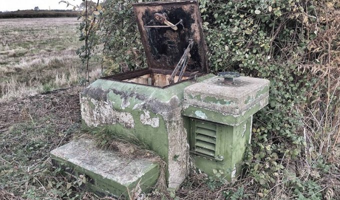 В Англии найден заброшенный бункер со всеми припасами для спасения от ядерной войны (18 фото)