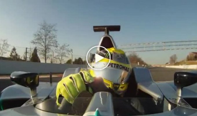 Какое пополнение у пилотов Формулы 1 во время гонок (english)