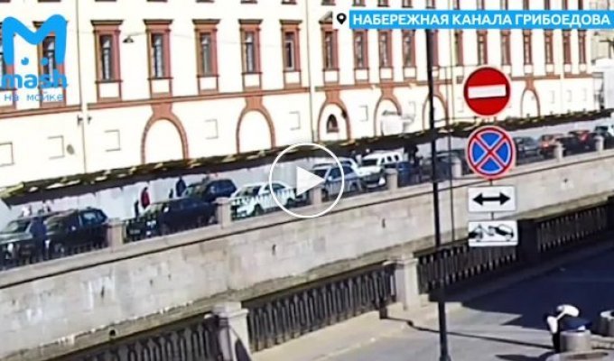 В центре Петербурга рухнул строительный забор