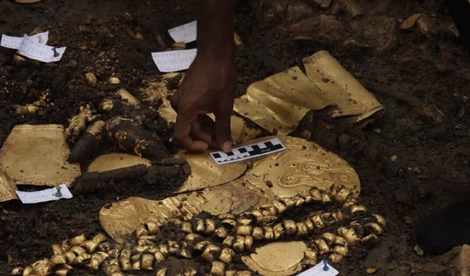 В Панаме обнаружена гробница с золотом и керамическими артефактами (5 фото)