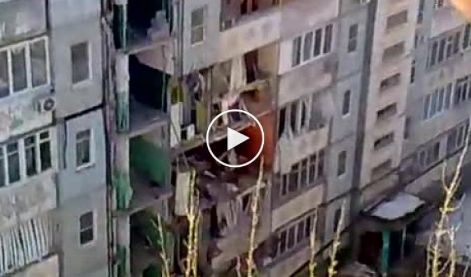 Взрыв жилого дома в Астрахани (3 видео)