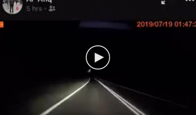 В Малайзии водитель заснял призрака-автостопщика