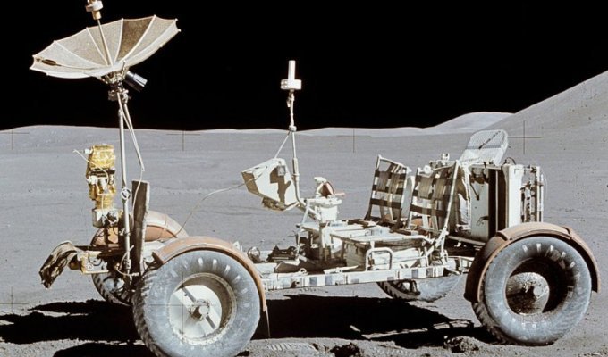 Зачем американцам было тащить на Луну автомобиль (7 фото)