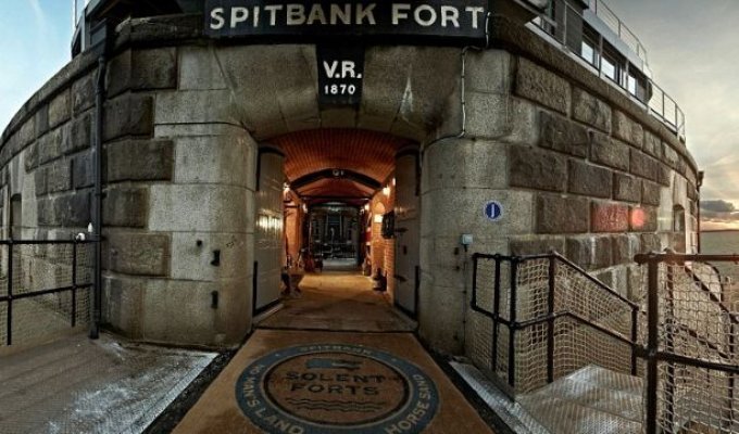 150-летний военный форт, переделанный в роскошный отель, выставили на продажу (10 фото)