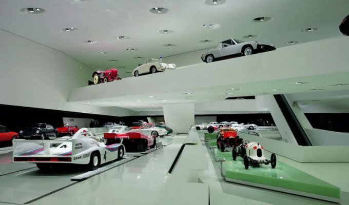 Музей Porsche в Штутгарте (8 фото)