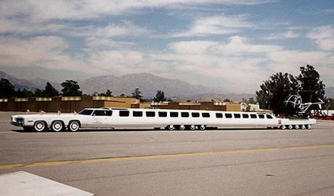 Длина самого длинного лимузина в мире — 30,5 метров