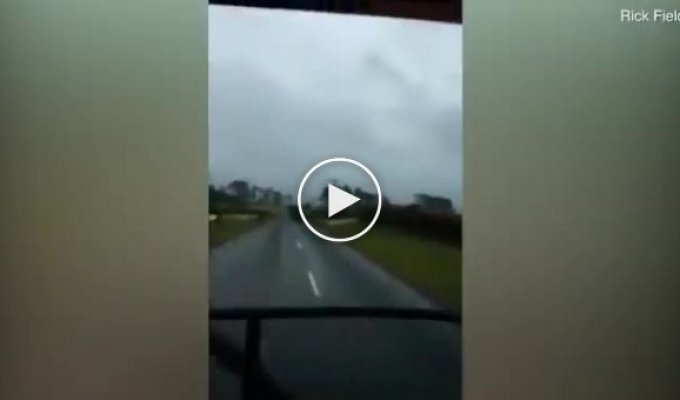 Новозеландец проехал сквозь торнадо