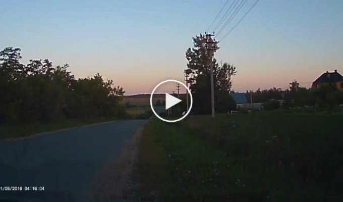 Над Липецкой областью сняли на видео падающий метеорит