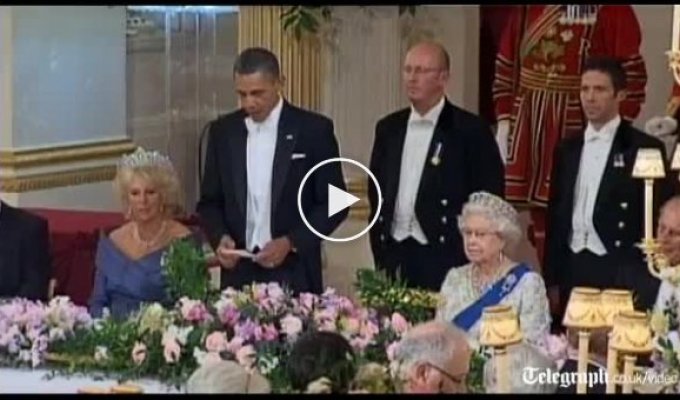 Барак Обама провозглашает поздравление на свадьбе