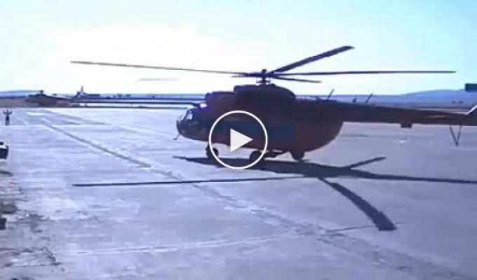 Неудачная парковка на вертолете в аэропорту Анадыры