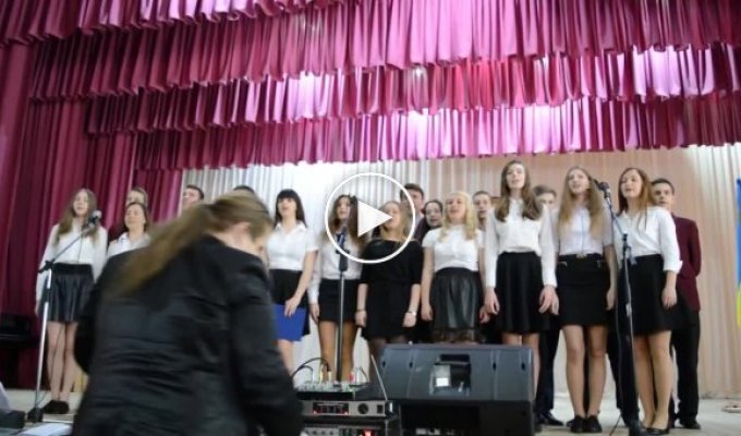 Чудесные украинские дети, поют песню. Я Бандерiвець