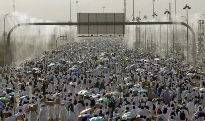 В Саудовской Аравии из-за давки погибло более 220 паломников (8 фото)