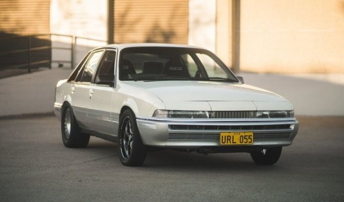 Holden Calais 1986 — культурная классика с турбомотором Nissan (12 фото)