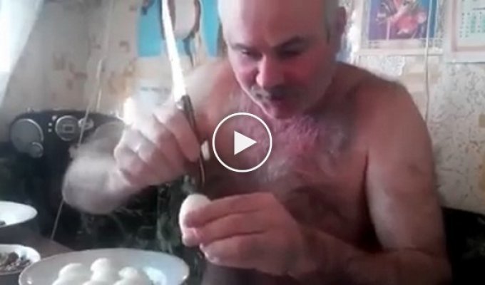 Как правильно чистить варенное яйцо