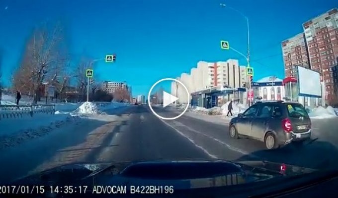 В Екатеринбурге водитель ВАЗа уехал с места аварии