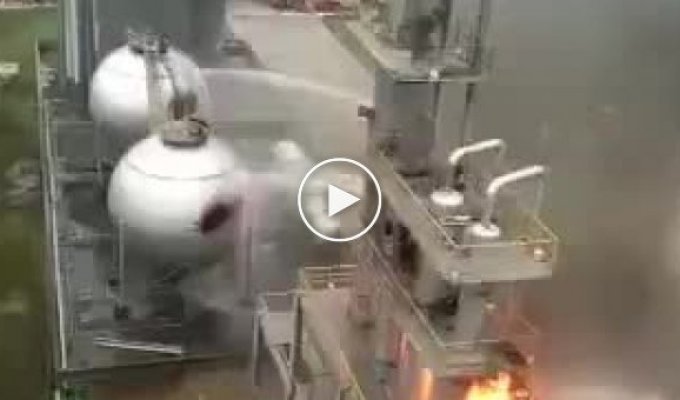 Взрывы на химическом заводе в Нижнекаменске