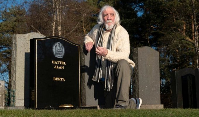 "Я еще живой": пожилой мужчина случайно нашел свою могилу на кладбище (4 фото)