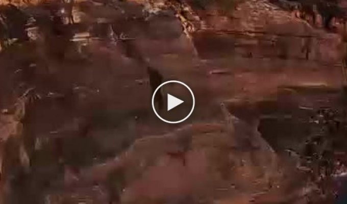 Прыжок со скалы в воду и болезненные последствия удара об воду