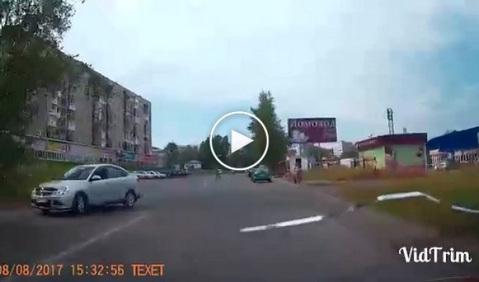 Пешеход вбегает в автомобиль